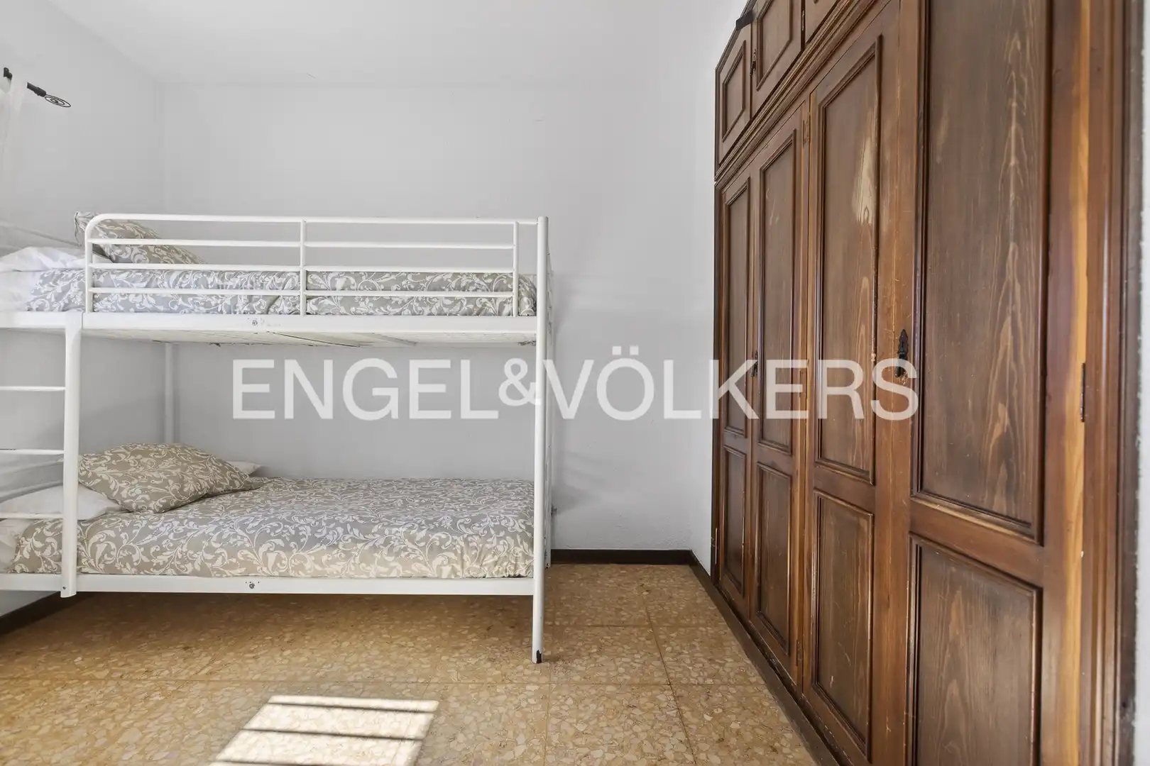 Habitación de Finca rústica en venta en El Castillo de las Guardas con Aire acondicionado, Calefacción y Jardín privado
