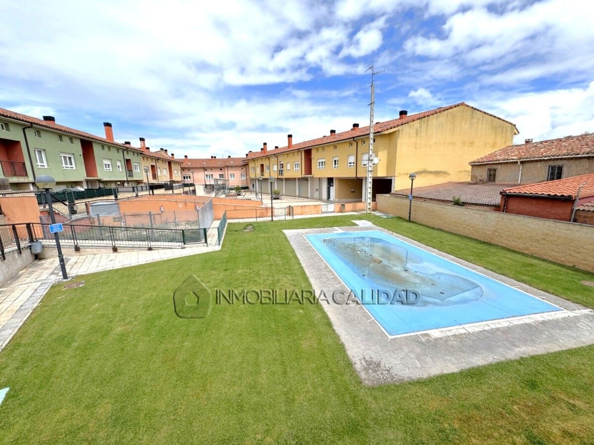 Vista exterior de Pis en venda en Cogollos amb Calefacció i Piscina