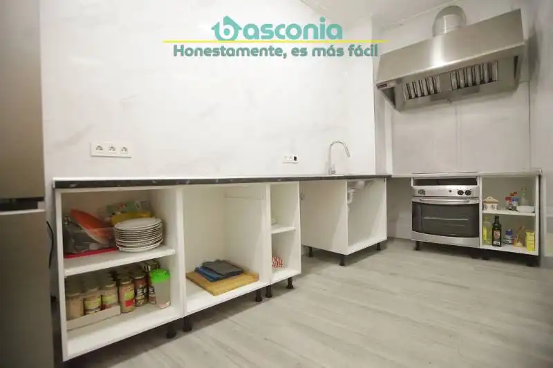 Cocina de Local en venta en Basauri  con Amueblado
