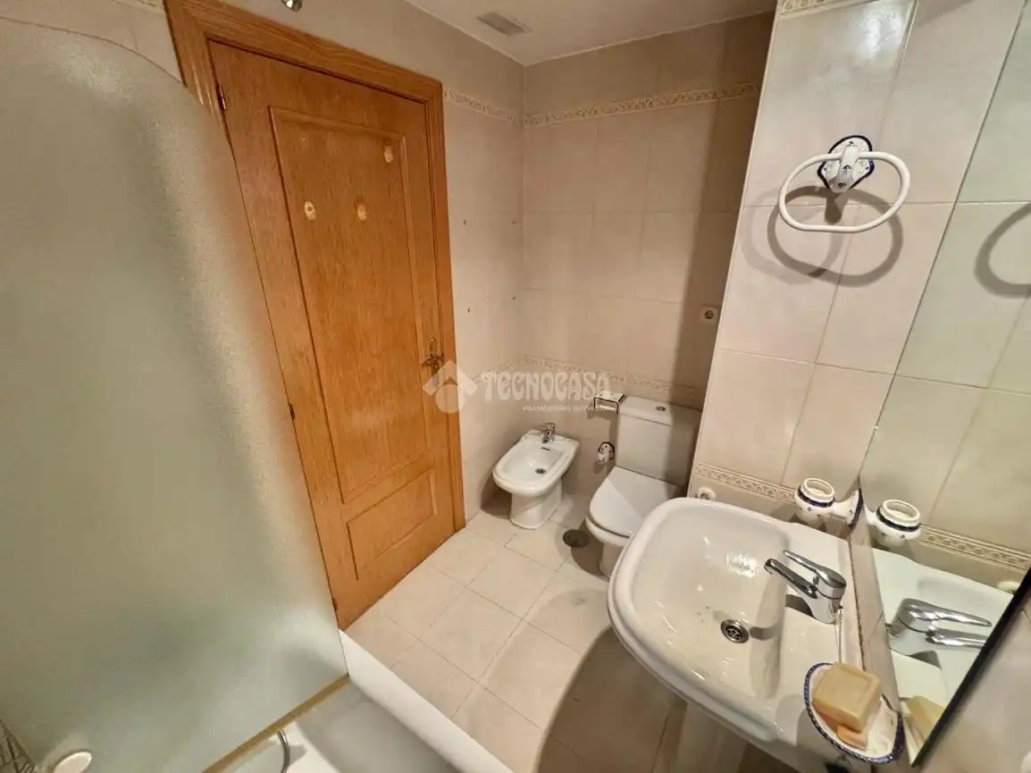 Bathroom of Flat for sale in Madrid  with Heating and Community pool