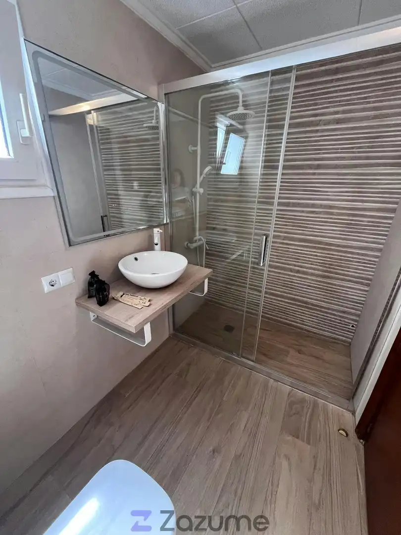 Bathroom of Flat for rent in Torrevieja  with Air Conditioner, Furnished and Oven