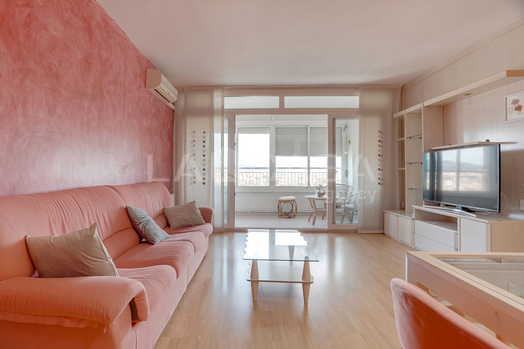Living room of Flat for sale in  Barcelona Capital  with Heating and Balcony