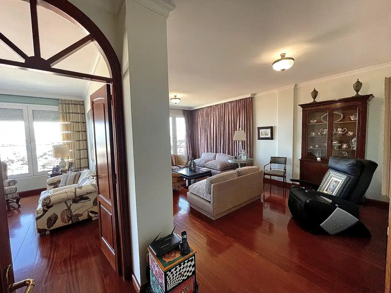 Sala d'estar de Casa o xalet en venda en Las Palmas de Gran Canaria amb Jardí privat, Terrassa i Piscina