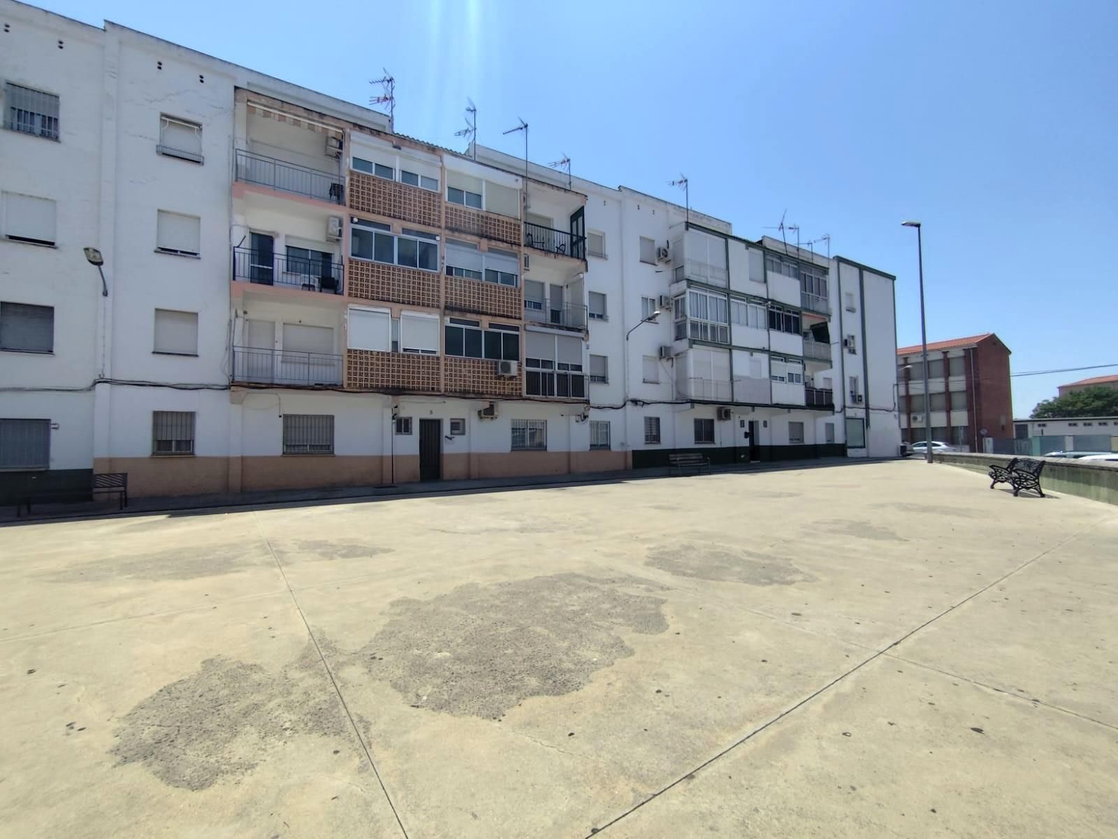 Vista exterior de Piso en venta en Plasencia con Balcón