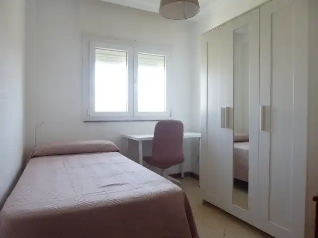 Habitación de Piso de alquiler en Málaga con Aire acondicionado, Terraza y Amueblado