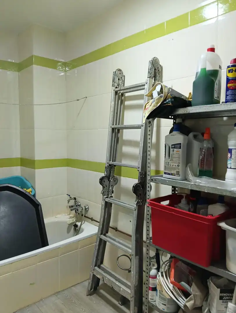 Badezimmer von Geschaftsraum zur Miete in Granada mit Klimaanlage