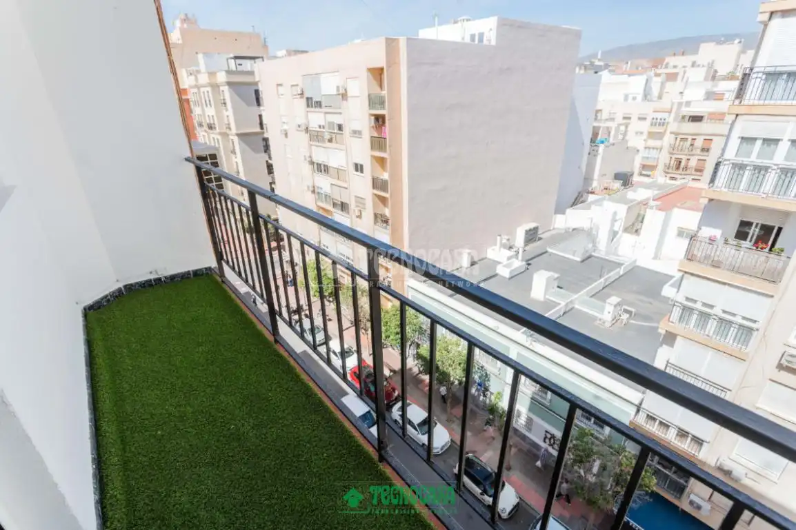 Terraza de Piso en venta en Almería con Calefacción y Balcón