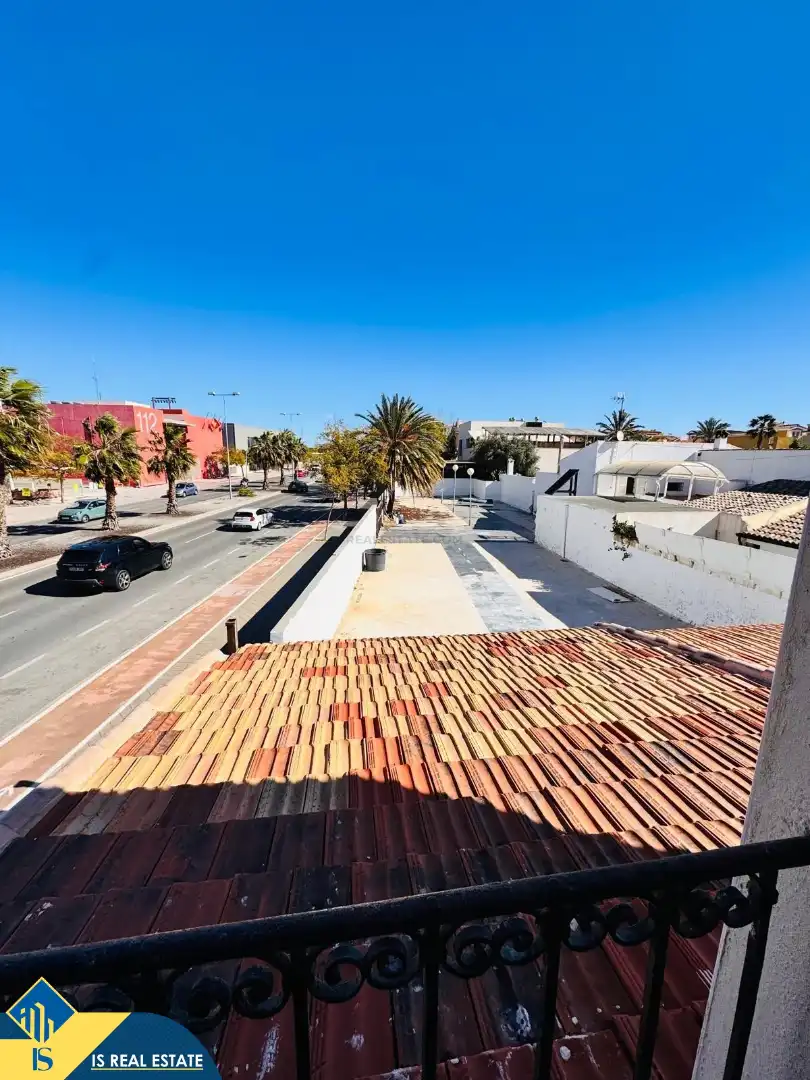 Vista exterior de Casa o xalet en venda en Alicante / Alacant amb Terrassa i Moblat