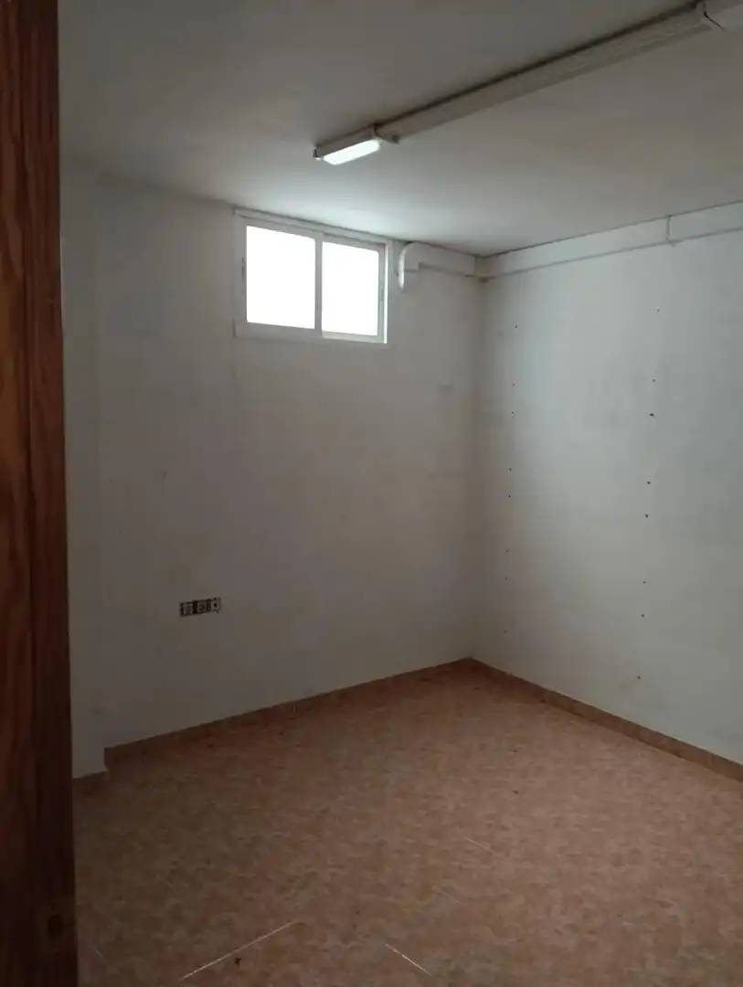 Business premises to rent in Mediterráneo - Ronda Lindaraja, imagen 2
