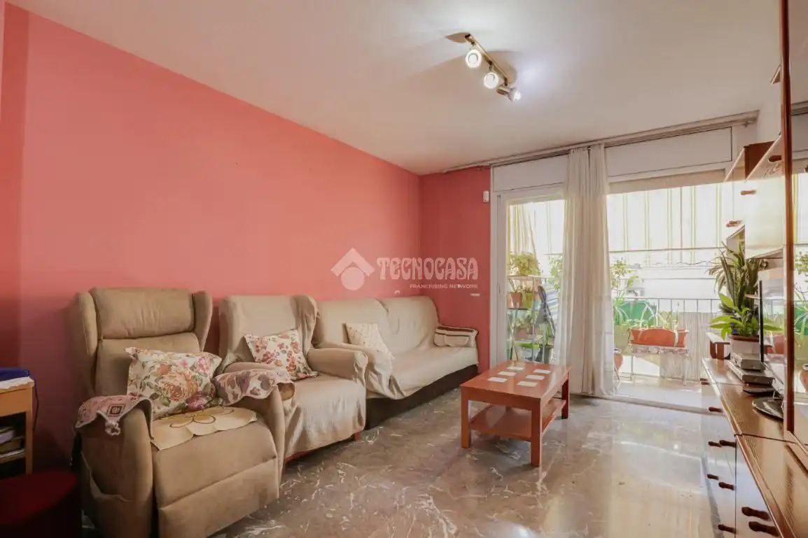 Sala de estar de Piso en venta en Rubí con Calefacción, Parquet y Amueblado