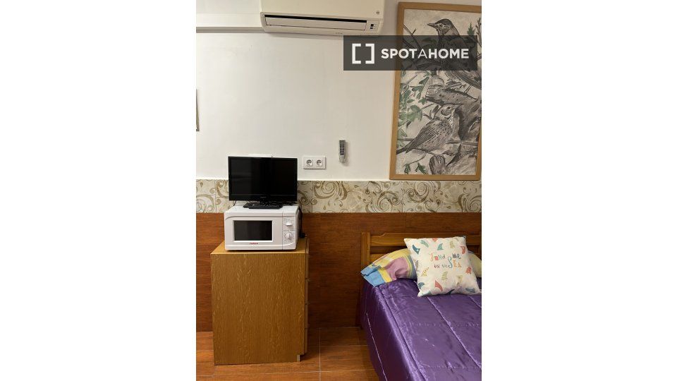 Bedroom of Flat to rent in L'Hospitalet de Llobregat  with Air Conditioner, Heating and Furnished