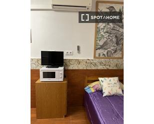 Bedroom of Flat to rent in L'Hospitalet de Llobregat  with Air Conditioner, Heating and Furnished