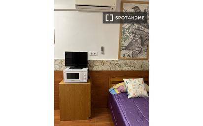 Bedroom of Flat to rent in L'Hospitalet de Llobregat  with Air Conditioner, Heating and Furnished