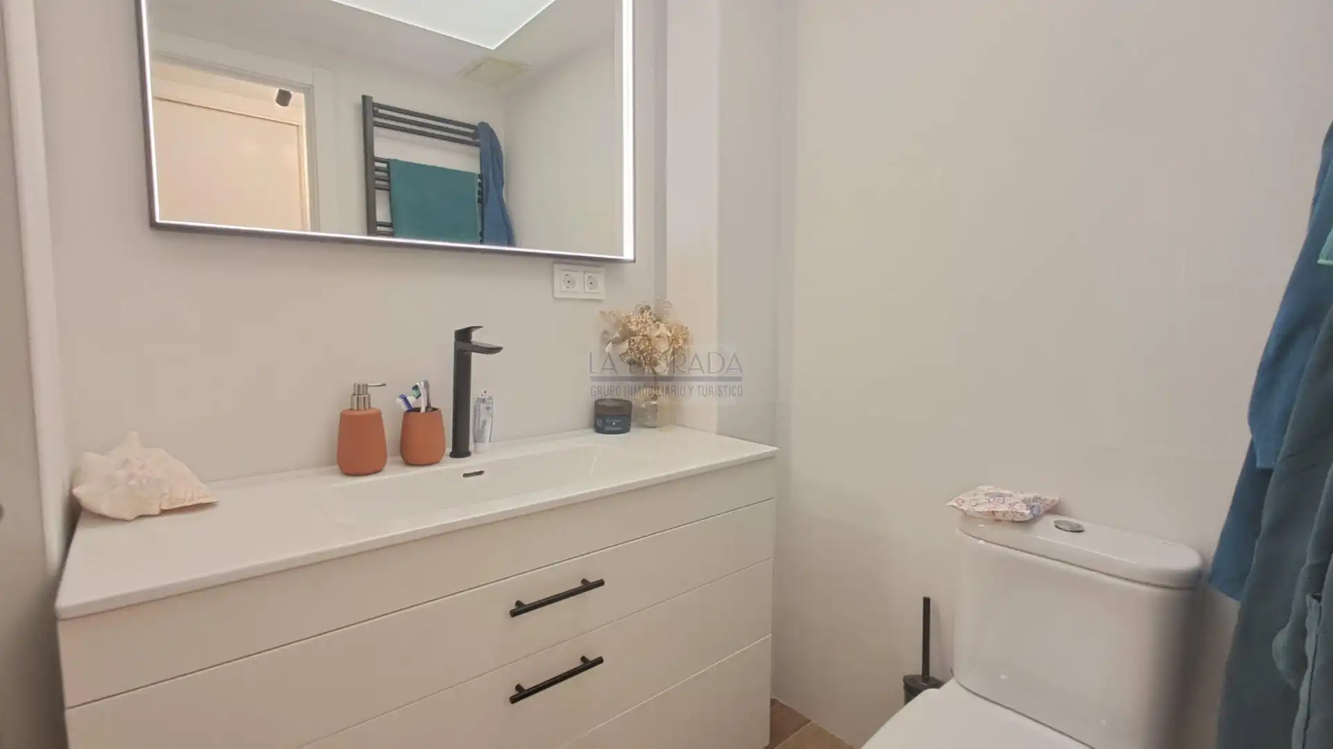 Baño de Piso en venta en Cambrils con Aire acondicionado, Trastero y Internet