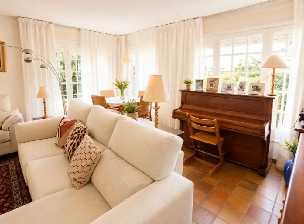 Sala d'estar de Casa o xalet en venda en Alella