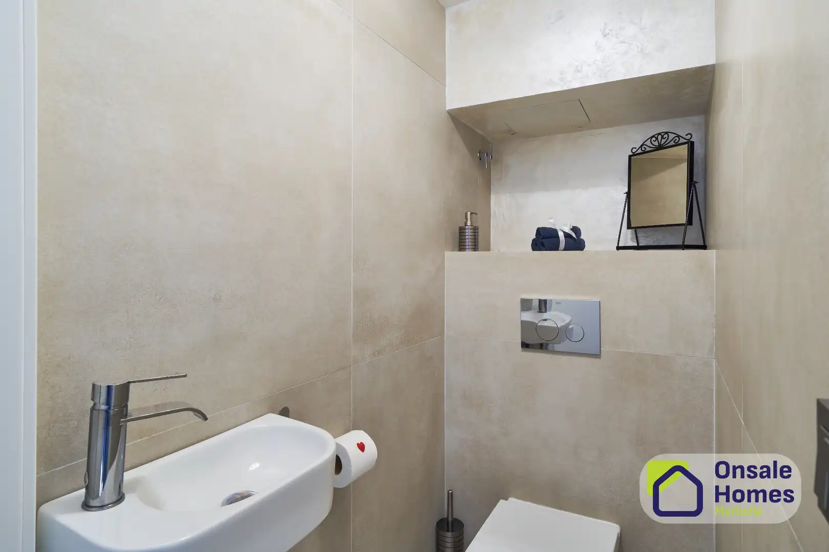 Baño de Piso en venta en Marbella con Aire acondicionado, Terraza y Balcón