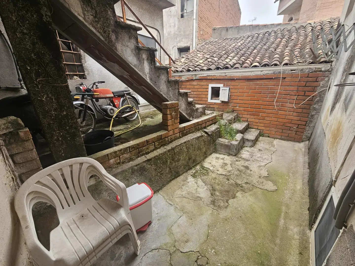 Casa adosada en venda en Mondéjar amb Moblat