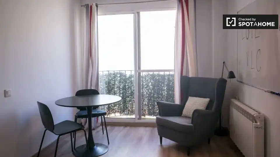 Bedroom of Flat for rent in Valencia  with Air Conditioner, Heating and Furnished