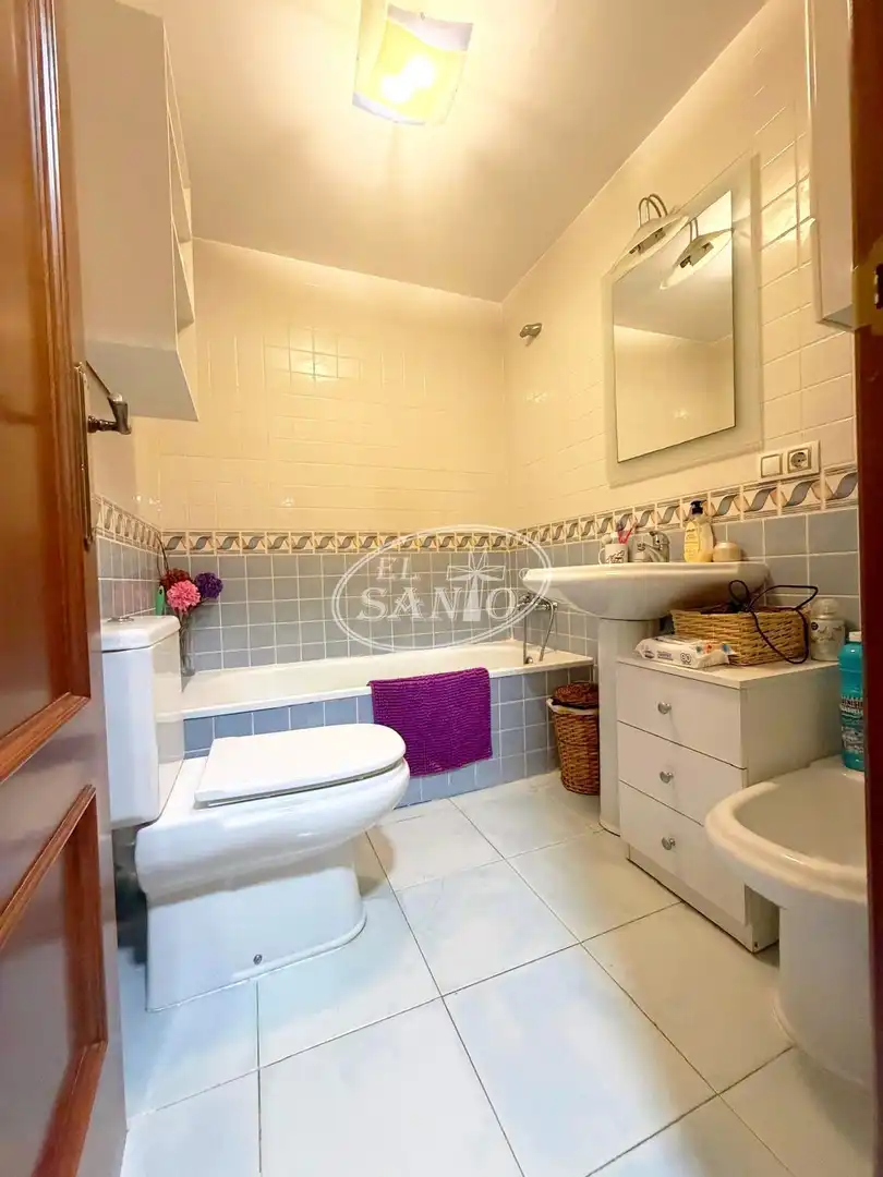 Bathroom of Flat for sale in Córdoba  with Air Conditioner and Terrace