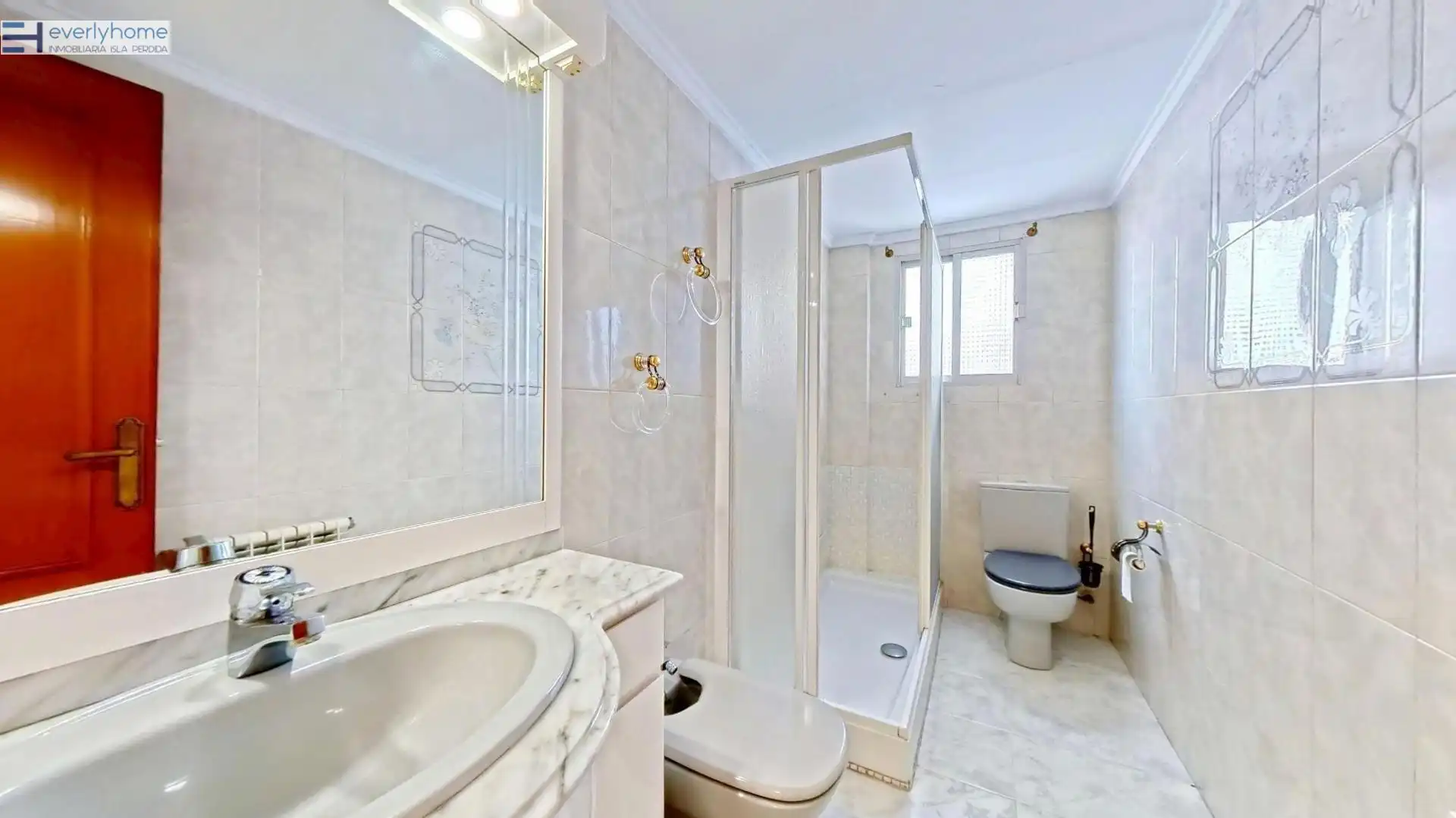 Bathroom of Flat for rent in Valencia  with Furnished and Balcony