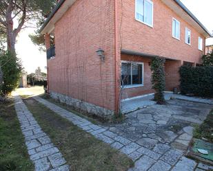 Jardí de Casa o xalet de lloguer en La Cabrera amb Calefacció, Jardí privat i Terrassa