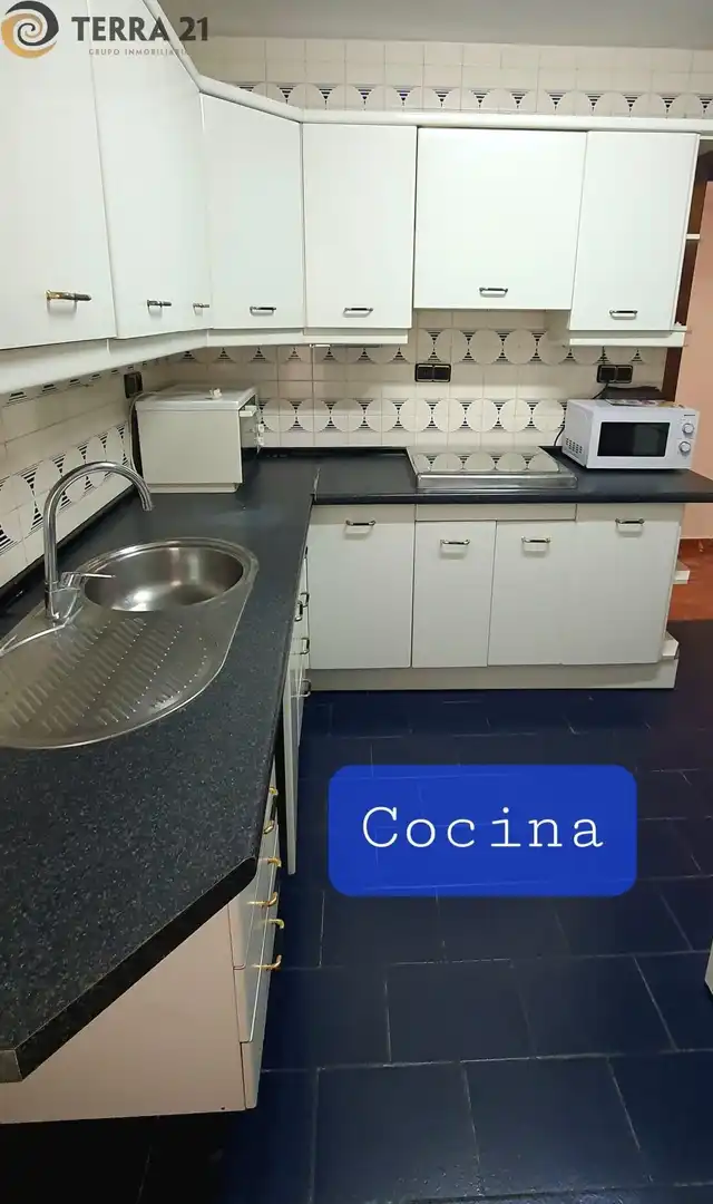 Cuina de Pis de lloguer en Jaén amb Aire condicionat, Calefacció i Moblat