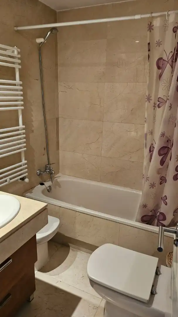 Badezimmer von Wohnung zum Verkauf in Collado Villalba mit Heizung, Parkett und Abstellraum