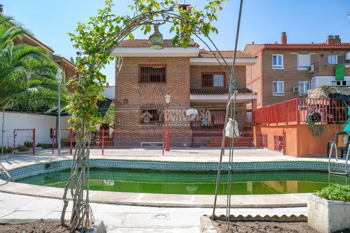 Exterior view of House or chalet for sale in  Madrid Capital  with Heating and Swimming Pool