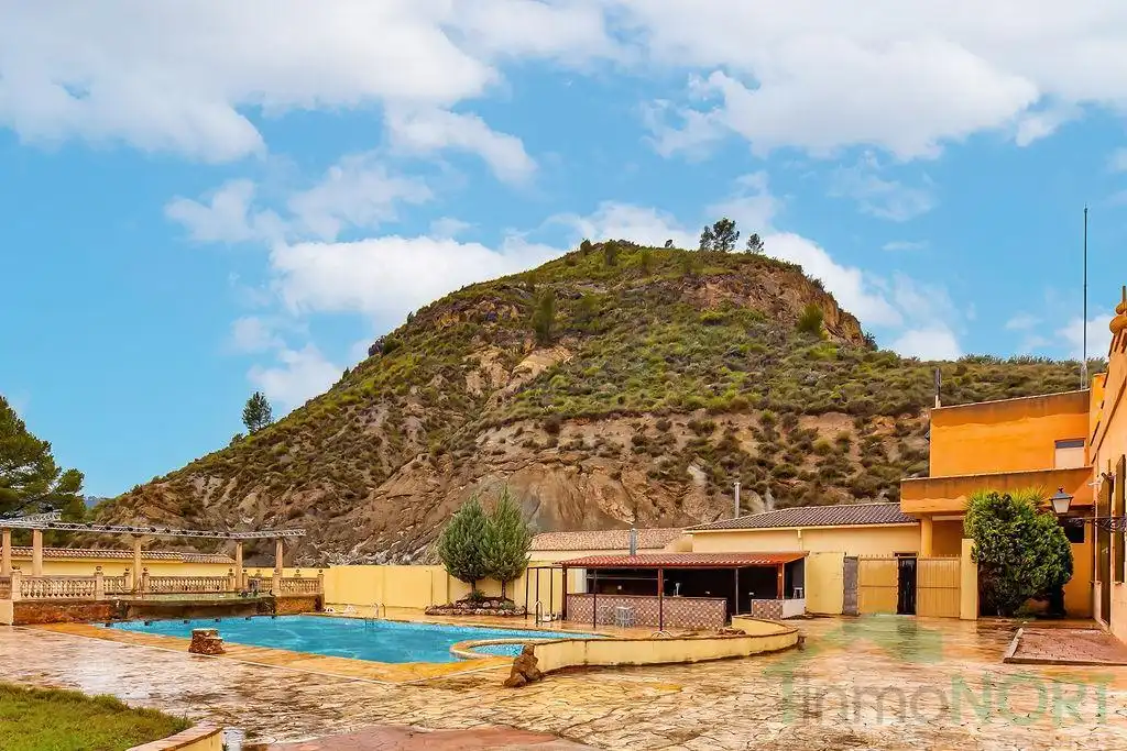 Piscina de Edifici en venda en Jalance