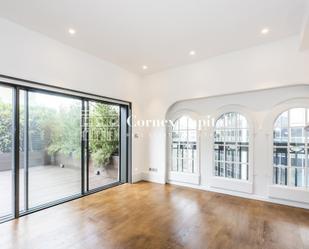 Vista exterior de Dúplex en venda en  Barcelona Capital amb Calefacció, Terrassa i Traster