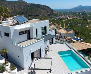 Vista exterior de Casa o xalet en venda en Adsubia amb Jardí privat, Terrassa i Piscina
