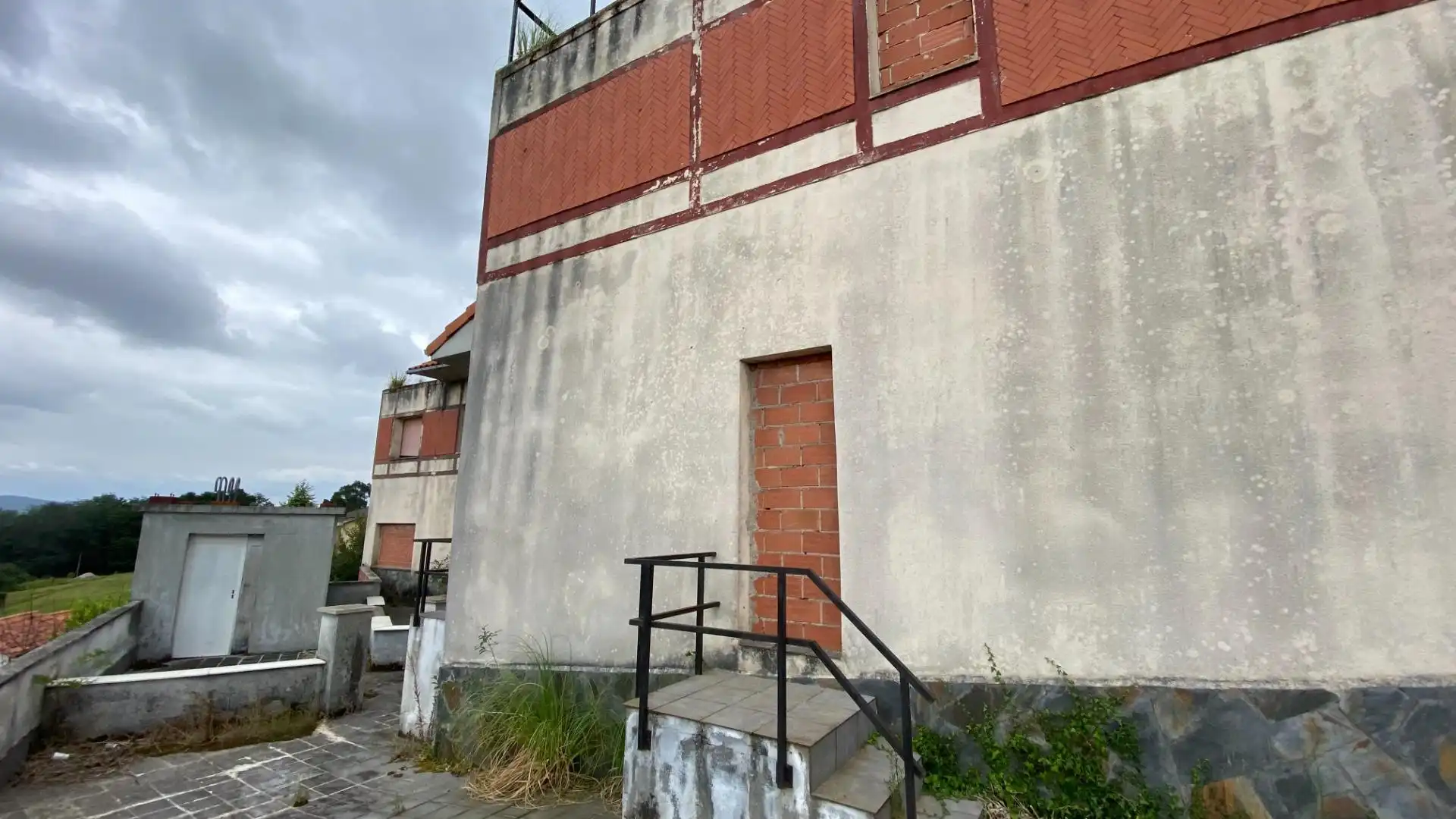 Außenansicht von Gebäude zum Verkauf in Cartes