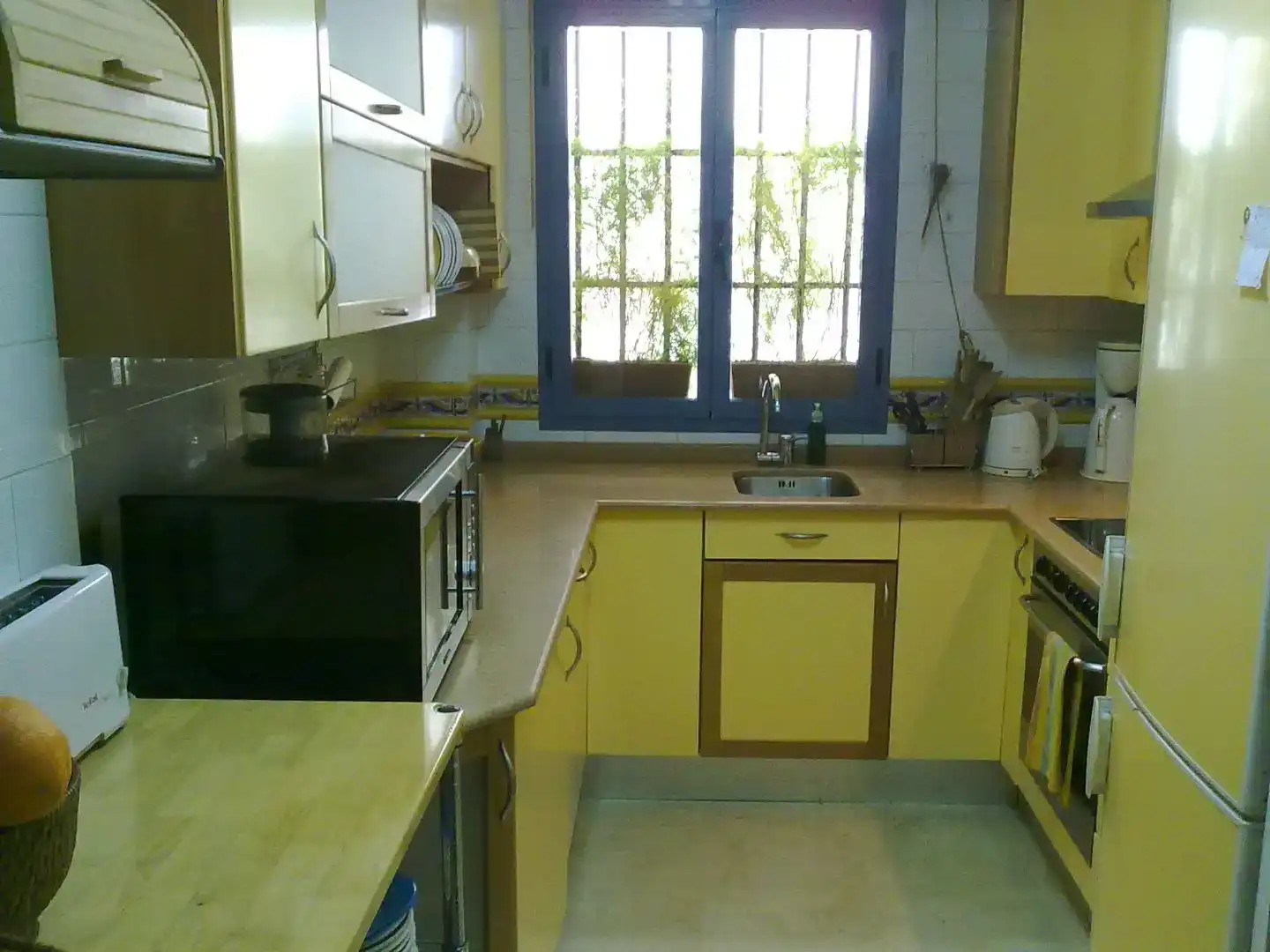 Kitchen of Flat for rent in Sevilla  with Air Conditioner and Private garden