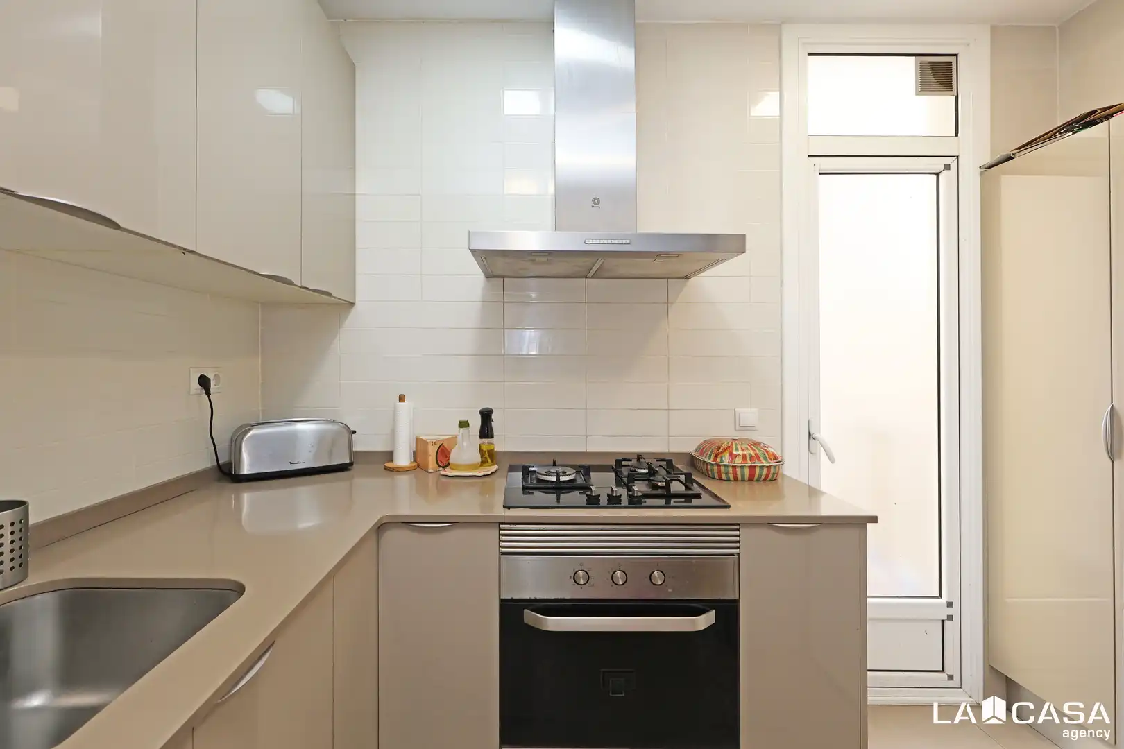 Cocina de Piso en venta en Barcelona con Balcón