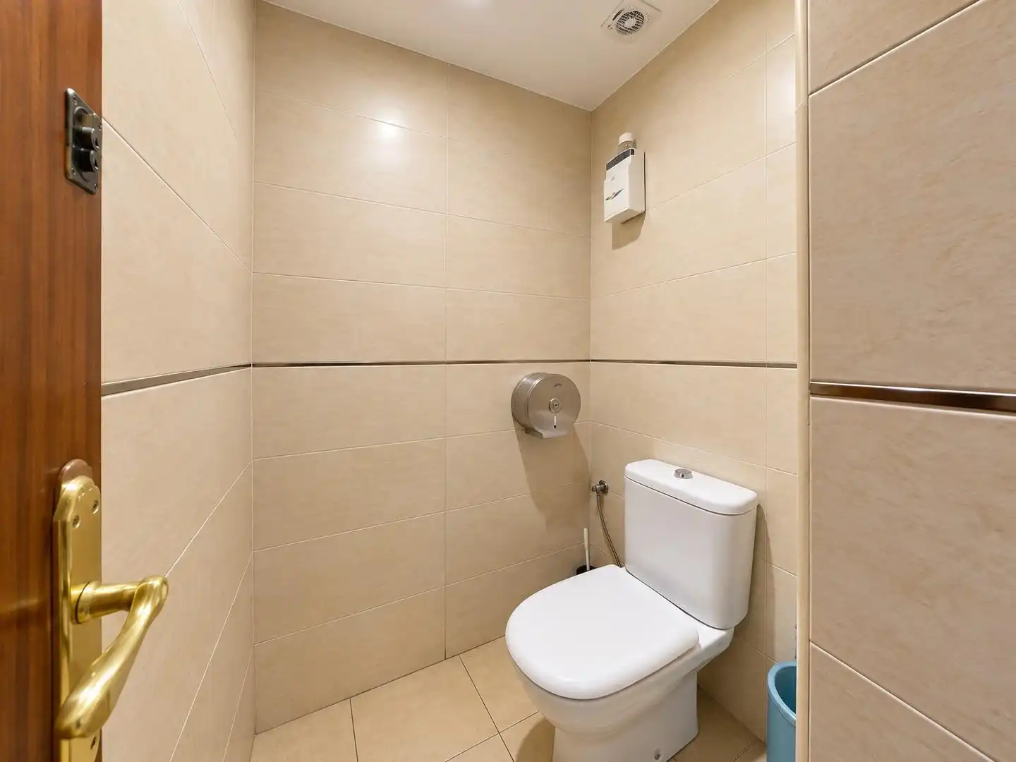 Baño de Local en venta en Granada con Aire acondicionado y Amueblado