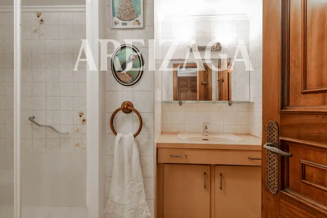Baño de Piso en venta en Donostia - San Sebastián  con Calefacción y Trastero