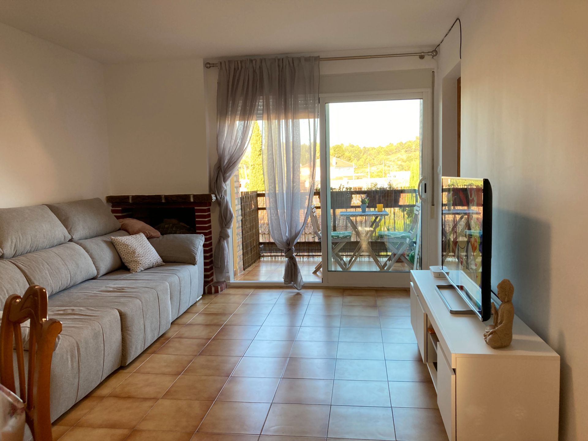 Dormitori de Pis de lloguer en Siete Aguas amb Terrassa, Moblat i Balcó