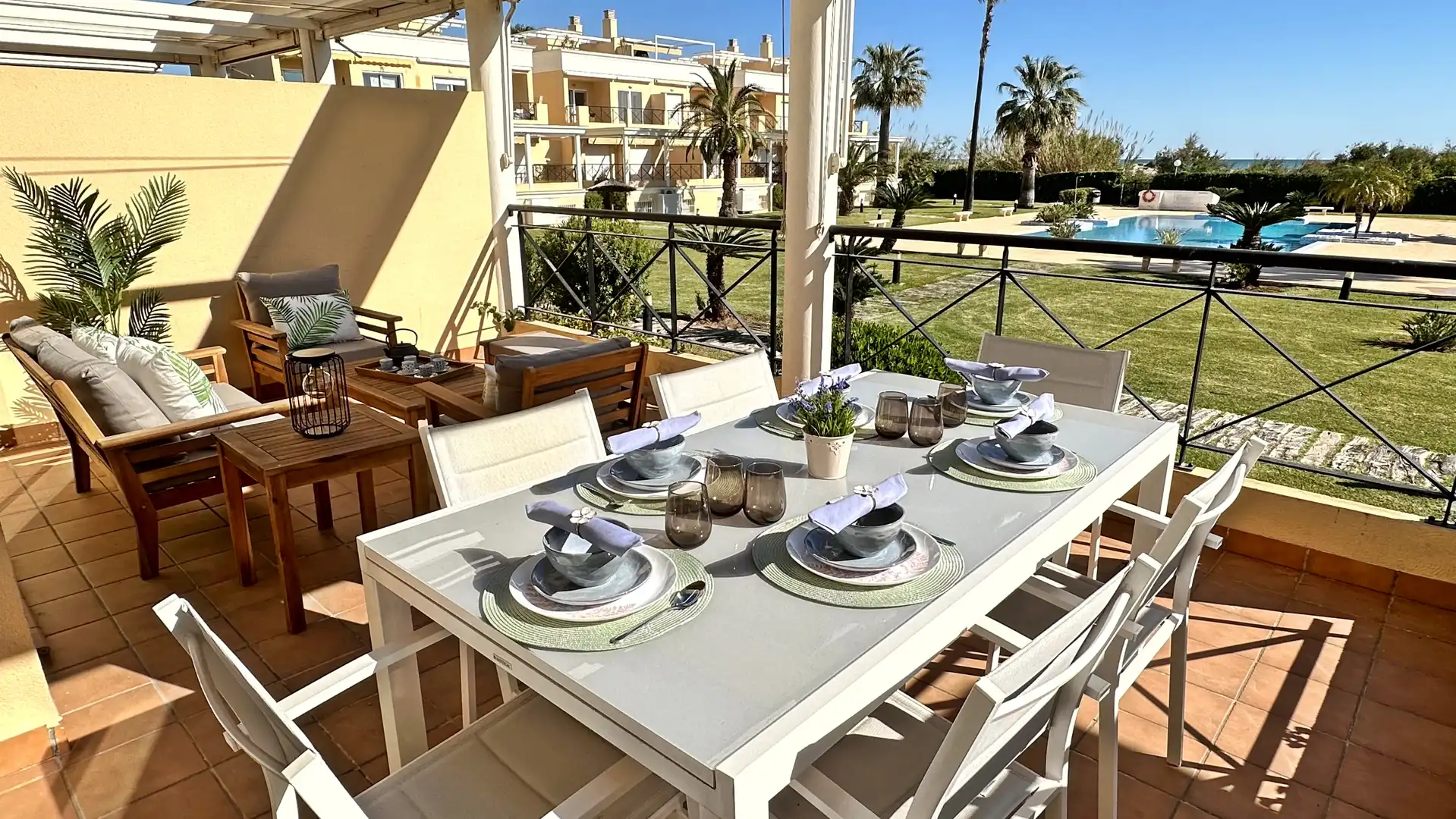 Terrasse von Wohnungen zur Miete in Oliva mit Klimaanlage, Heizung und Privatgarten