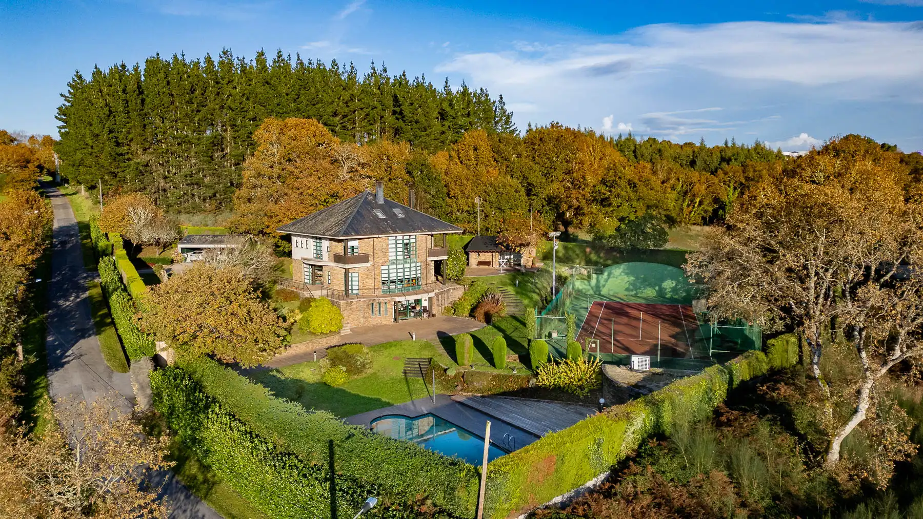 Vista exterior de Casa o xalet en venda en Lugo amb Piscina i Moblat