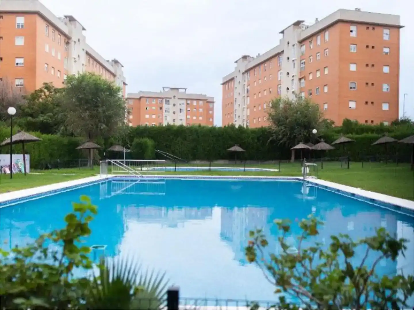 Piscina de Pis en venda en  Sevilla Capital amb Aire condicionat, Piscina i Balcó