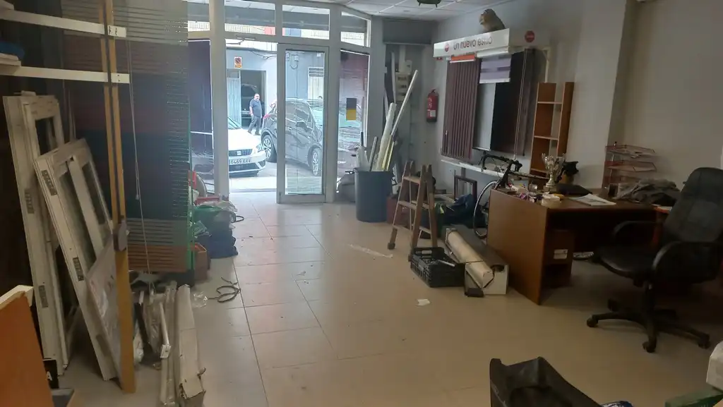 Business premises for sale in Carrer Francesc Oliver Batlle, imagen 3
