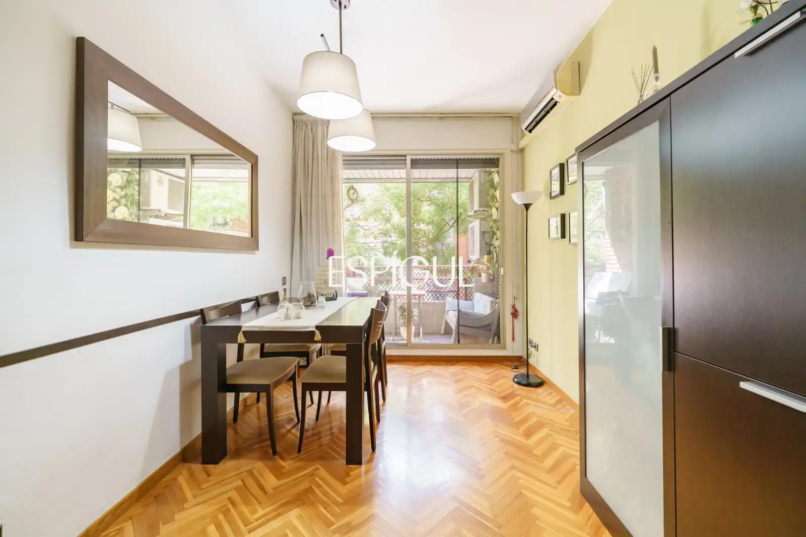 Außenansicht von Wohnung zum Verkauf in Barcelona mit Klimaanlage, Heizung und Parkett