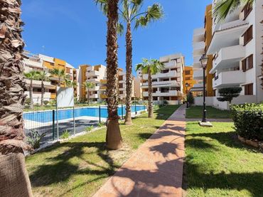 Penthouse with balcony for sale in Calle del ciclon