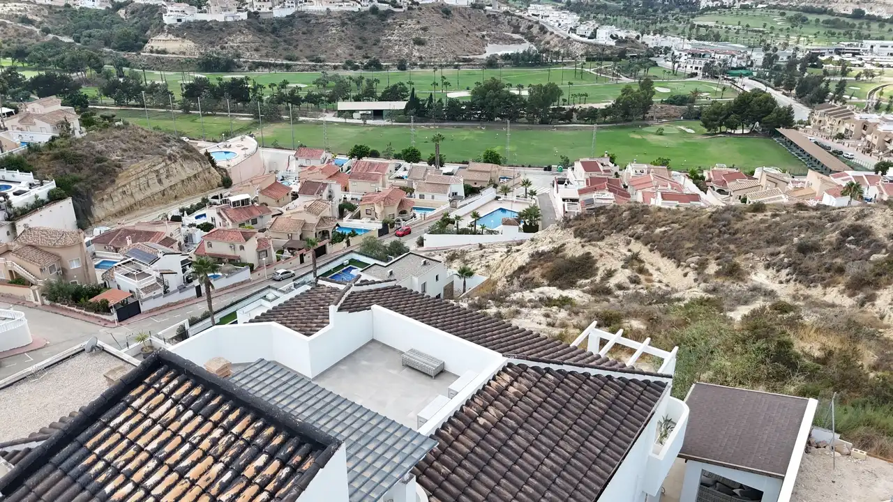 Vista exterior de Casa o xalet en venda en Rojales amb Calefacció, Jardí privat i Terrassa
