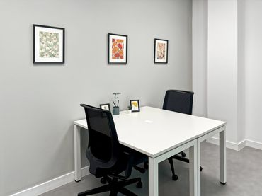 Office space with lift to rent in Calle Al Mutamid 6