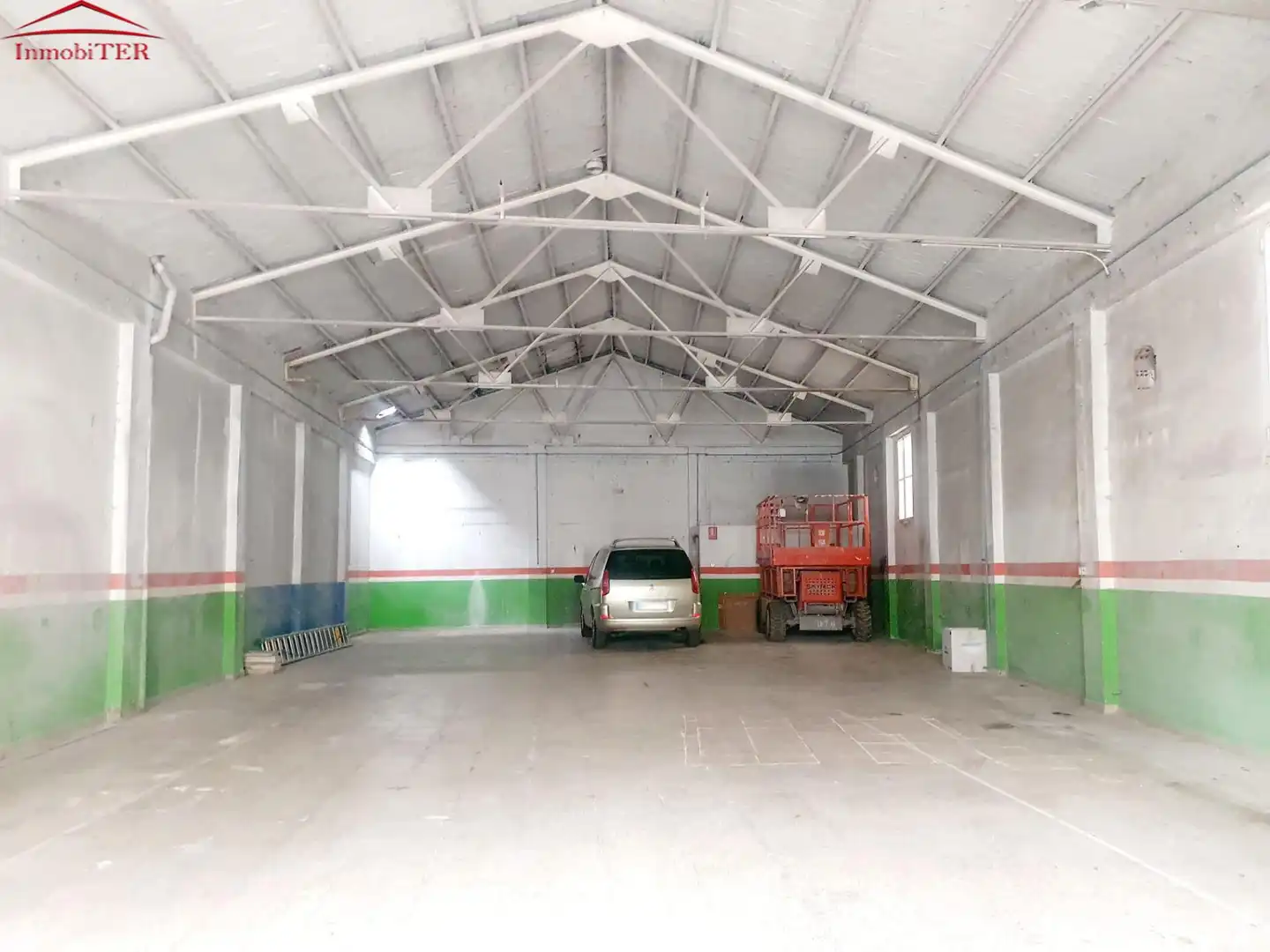Parking de Nave industrial de alquiler en Teruel