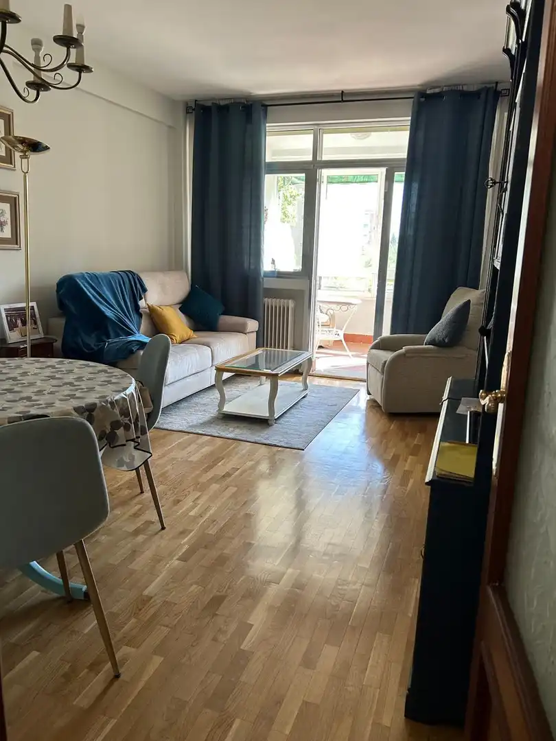 Sala de estar de Piso para compartir en Madrid con Amueblado