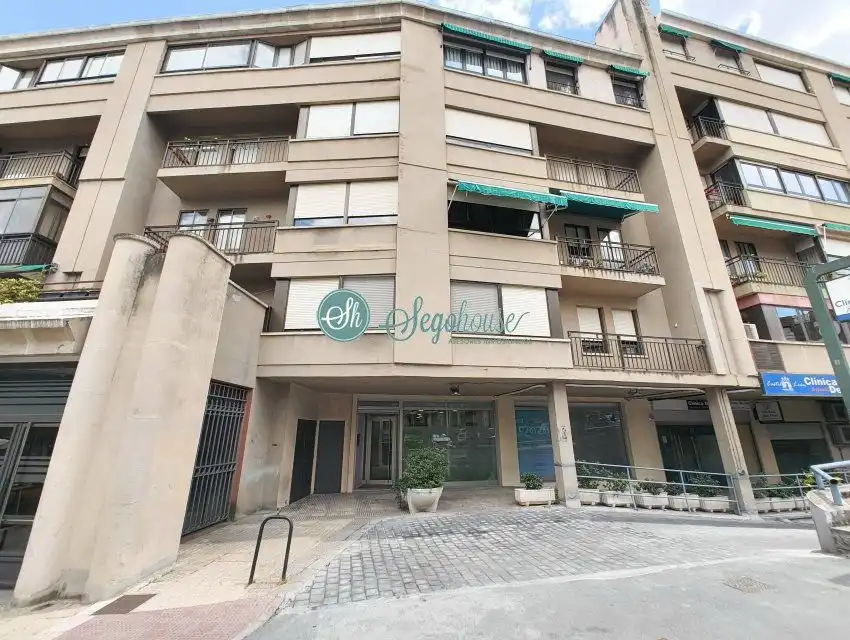 Außenansicht von Wohnung zum Verkauf in Segovia mit Heizung, Parkett und Terrasse