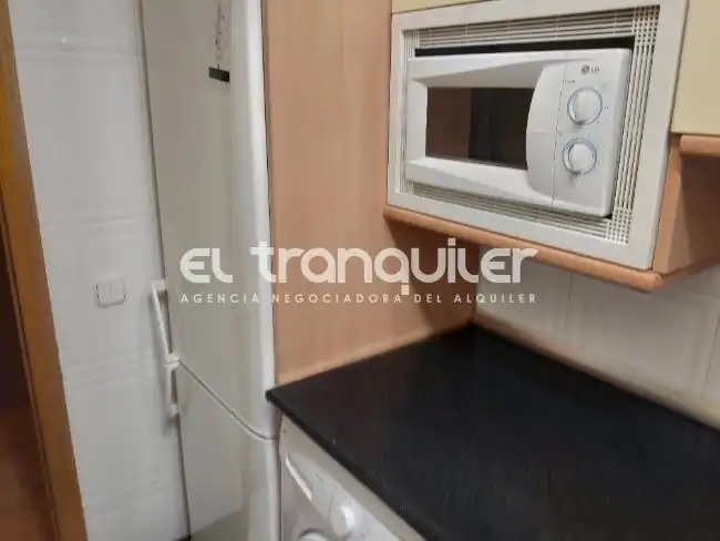Cuina de Pis de lloguer en Madrid amb Aire condicionat, Terrassa i Moblat