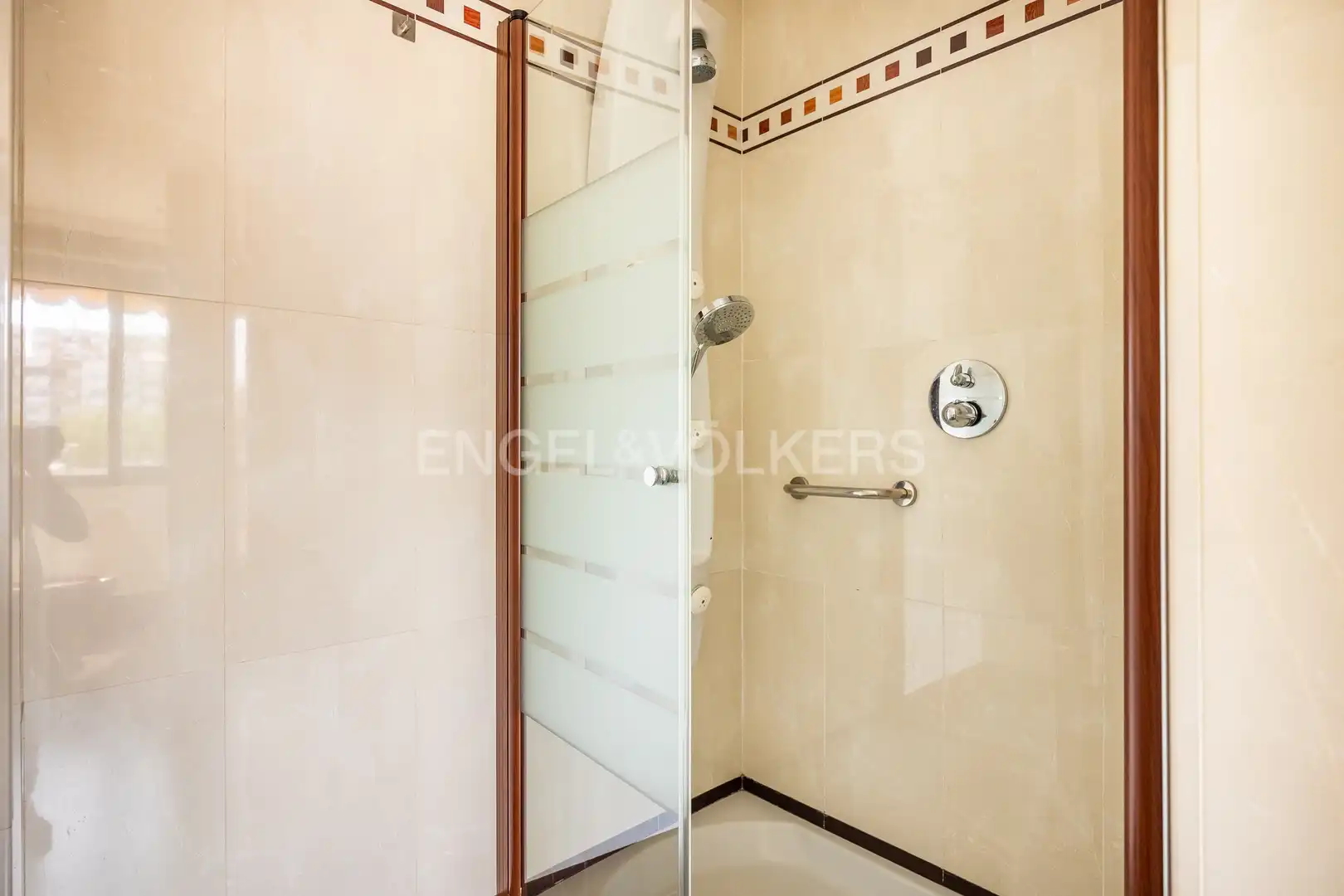 Bathroom of Flat for sale in Sevilla  with Air Conditioner, Heating and Private garden